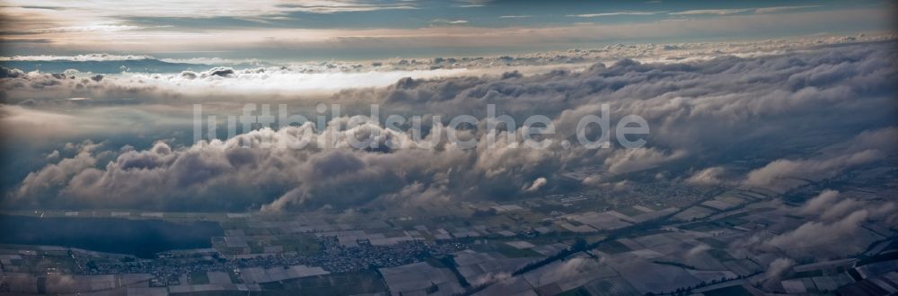 Luftaufnahme Freckenfeld - Wetterlage mit Wolkenbildung in Freckenfeld im Bundesland Rheinland-Pfalz