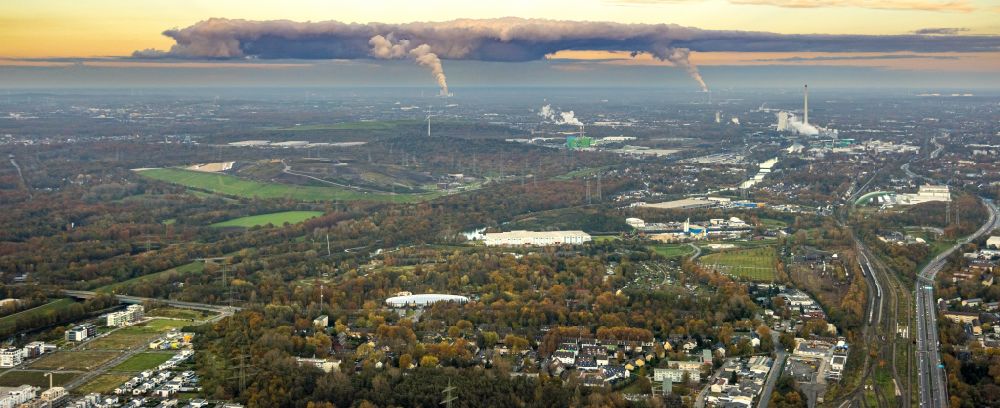 Gelsenkirchen aus der Vogelperspektive: Wetterlage mit Wolkenbildung in Gelsenkirchen im Bundesland Nordrhein-Westfalen, Deutschland