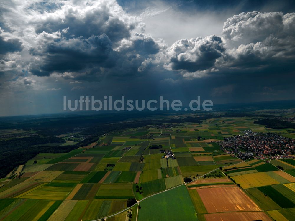 Neustetten aus der Vogelperspektive: Wetterlage mit Wolkenbildung in Neustetten im Bundesland Baden-Württemberg, Deutschland
