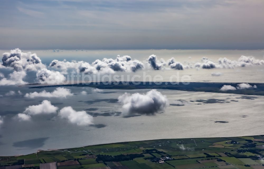 Luftaufnahme Nieblum - Wetterlage mit Wolkenbildung in Nieblum im Bundesland Schleswig-Holstein, Deutschland