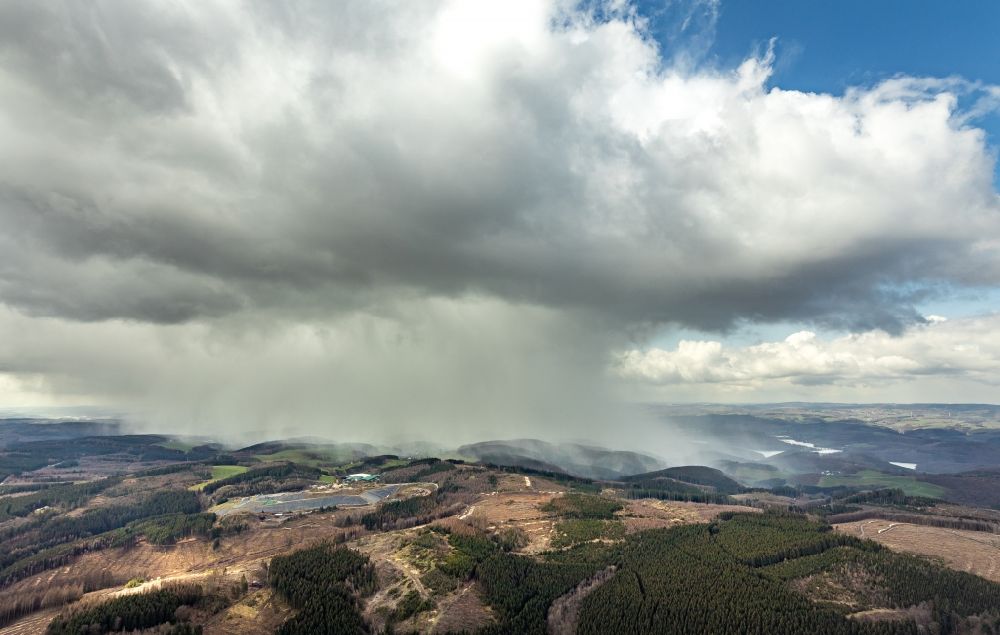 Olpe von oben - Wetterlage mit Wolkenbildung in Olpe im Bundesland Nordrhein-Westfalen, Deutschland