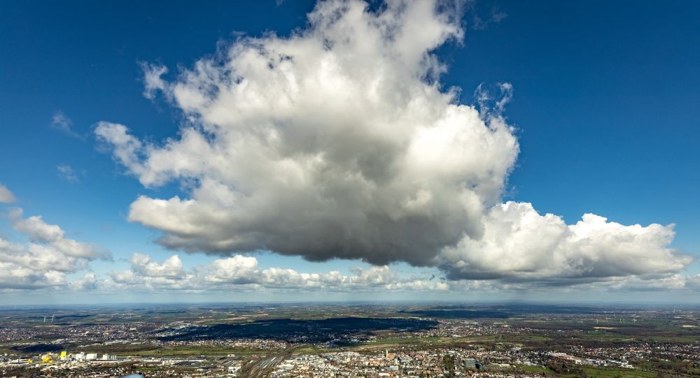 Luftbild Hamm - Wetterlage mit Wolkenbildung im Ortsteil Heessen in Hamm im Bundesland Nordrhein-Westfalen, Deutschland