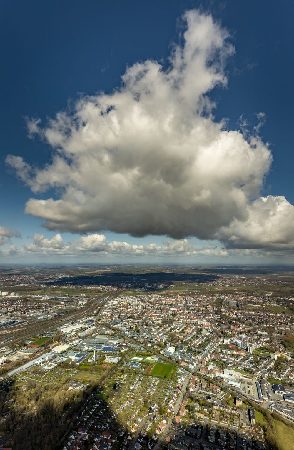 Luftaufnahme Hamm - Wetterlage mit Wolkenbildung im Ortsteil Heessen in Hamm im Bundesland Nordrhein-Westfalen, Deutschland