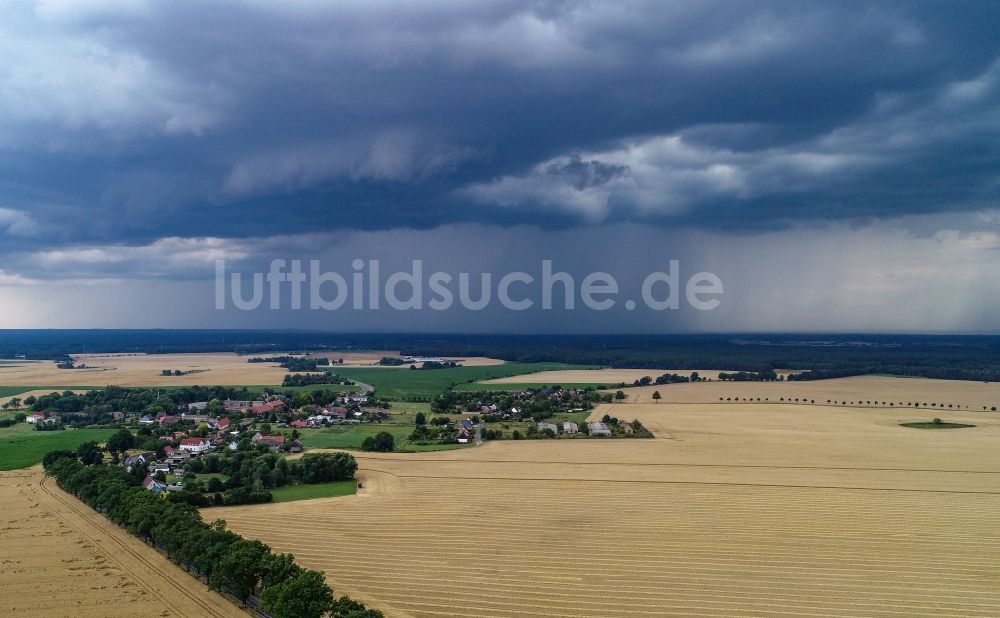 Luftbild Petersdorf - Wetterlage mit Wolkenbildung und Regen in Petersdorf im Bundesland Brandenburg, Deutschland
