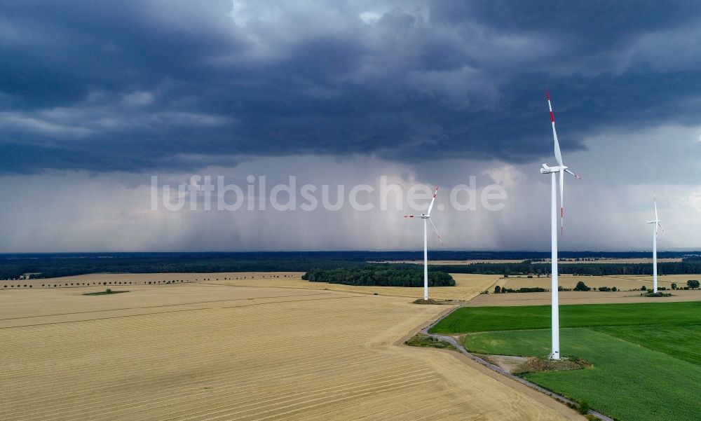 Luftaufnahme Petersdorf - Wetterlage mit Wolkenbildung und Regen in Petersdorf im Bundesland Brandenburg, Deutschland