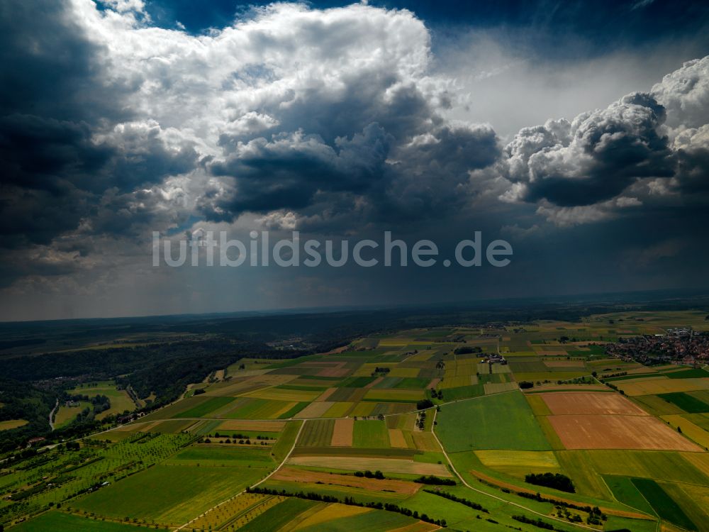 Rottenburg am Neckar aus der Vogelperspektive: Wetterlage mit Wolkenbildung in Rottenburg am Neckar im Bundesland Baden-Württemberg, Deutschland