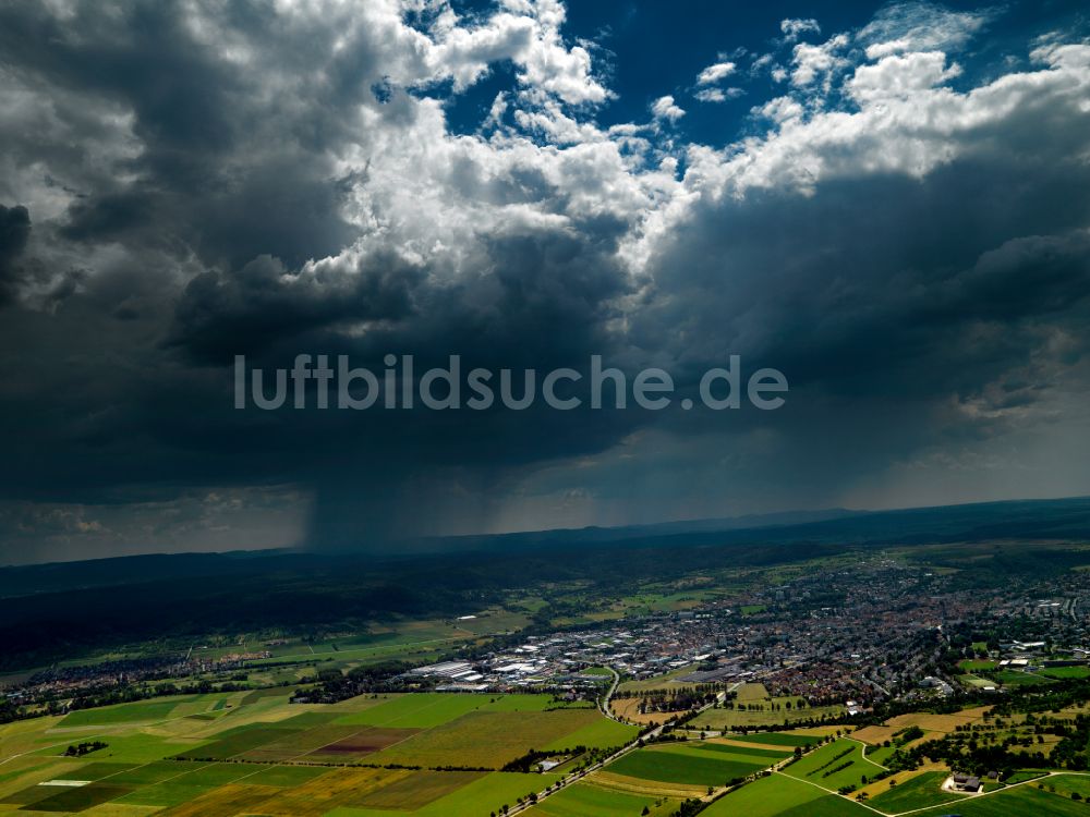 Luftaufnahme Rottenburg am Neckar - Wetterlage mit Wolkenbildung in Rottenburg am Neckar im Bundesland Baden-Württemberg, Deutschland