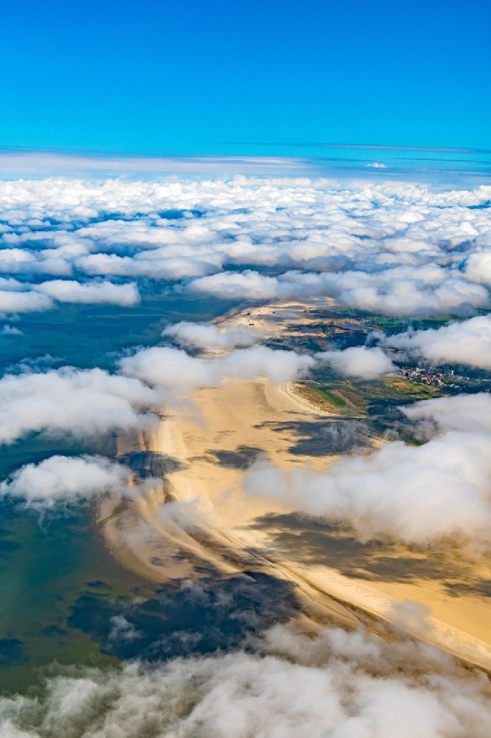 Luftbild Sankt Peter-Ording - Wetterlage mit Wolkenbildung in Sankt Peter-Ording im Bundesland Schleswig-Holstein, Deutschland