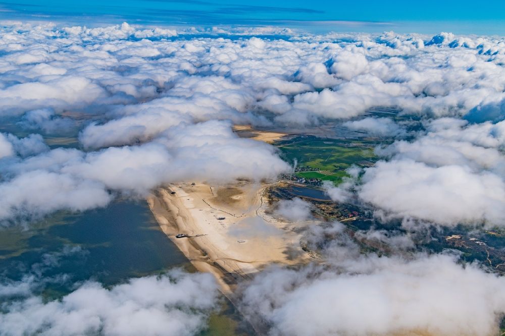Luftaufnahme Sankt Peter-Ording - Wetterlage mit Wolkenbildung in Sankt Peter-Ording im Bundesland Schleswig-Holstein, Deutschland