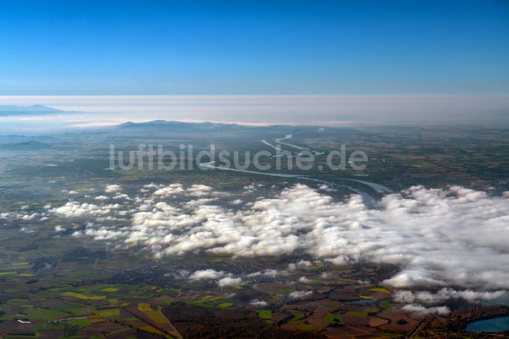 Schwanau von oben - Wetterlage mit Wolkenbildung in Schwanau im Bundesland Baden-Württemberg, Deutschland