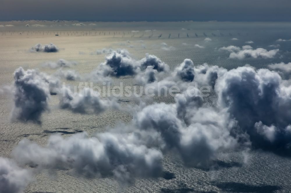 Wittdün auf Amrum aus der Vogelperspektive: Wetterlage mit Wolkenbildung in Wittdün auf Amrum im Bundesland Schleswig-Holstein, Deutschland
