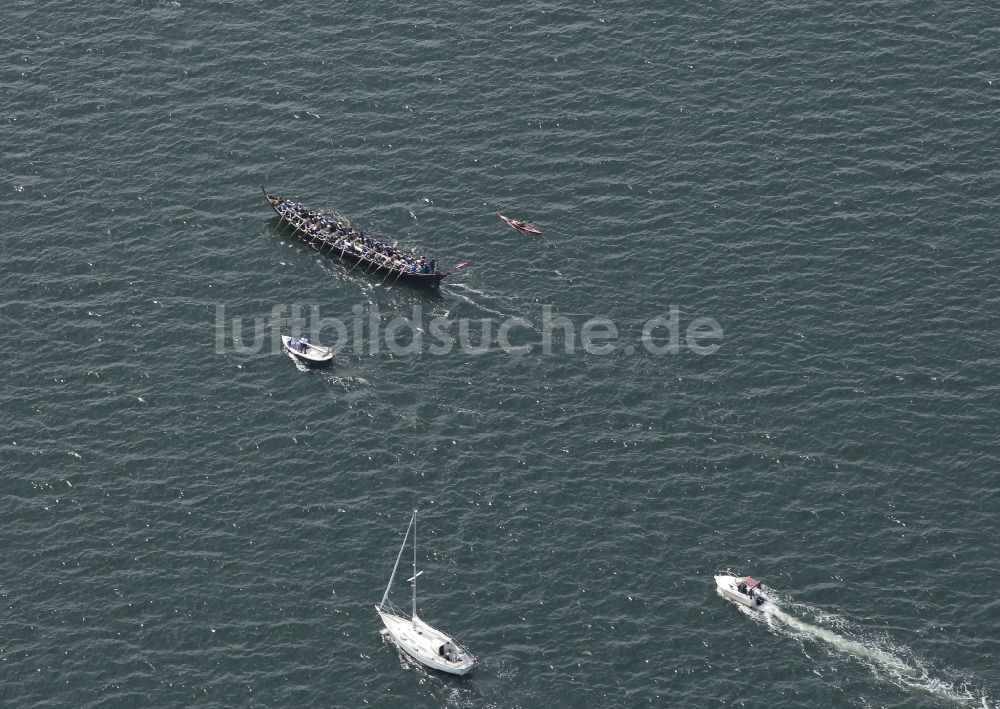 Luftbild Krusau - Wikinger Langschiff auf der Flensburger Förde in Krusau in Dänemark