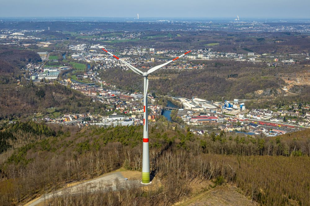 Luftbild Nahmer - Windenergieanlage in einem Wald in Nahmer im Bundesland Nordrhein-Westfalen, Deutschland