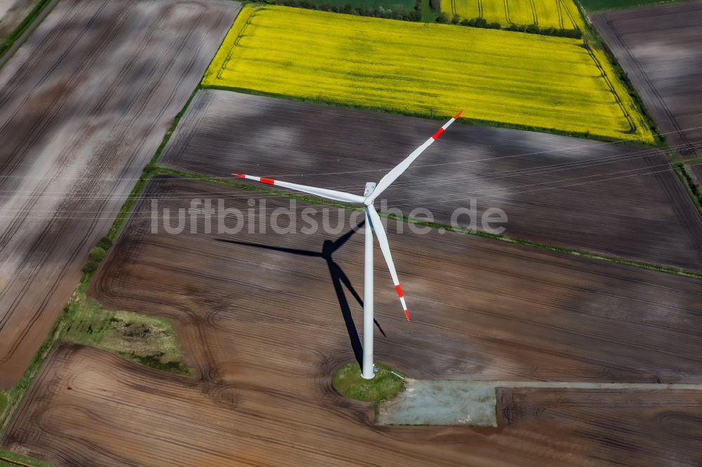 Handewitt aus der Vogelperspektive: Windenergieanlage ( WEA ) auf einem Feld in Handewitt im Bundesland Schleswig-Holstein, Deutschland