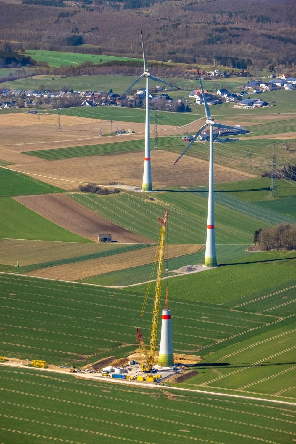 Luftbild Wülfte - Windenergieanlagen- Baustelle (WEA) auf einem Feld in Wülfte im Bundesland Nordrhein-Westfalen, Deutschland