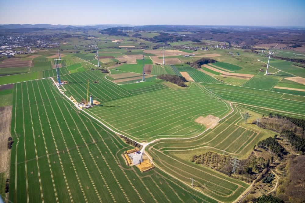 Wülfte aus der Vogelperspektive: Windenergieanlagen- Baustelle (WEA) auf einem Feld in Wülfte im Bundesland Nordrhein-Westfalen, Deutschland
