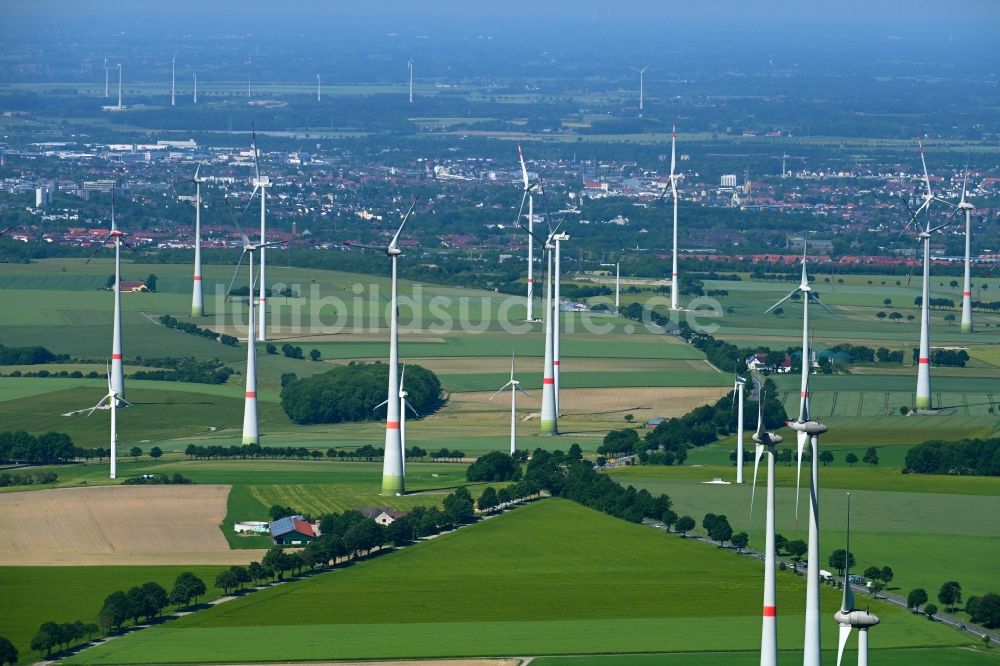 Altenbeken von oben - Windenergieanlagen (WEA) auf einem Feld in Altenbeken im Bundesland Nordrhein-Westfalen, Deutschland