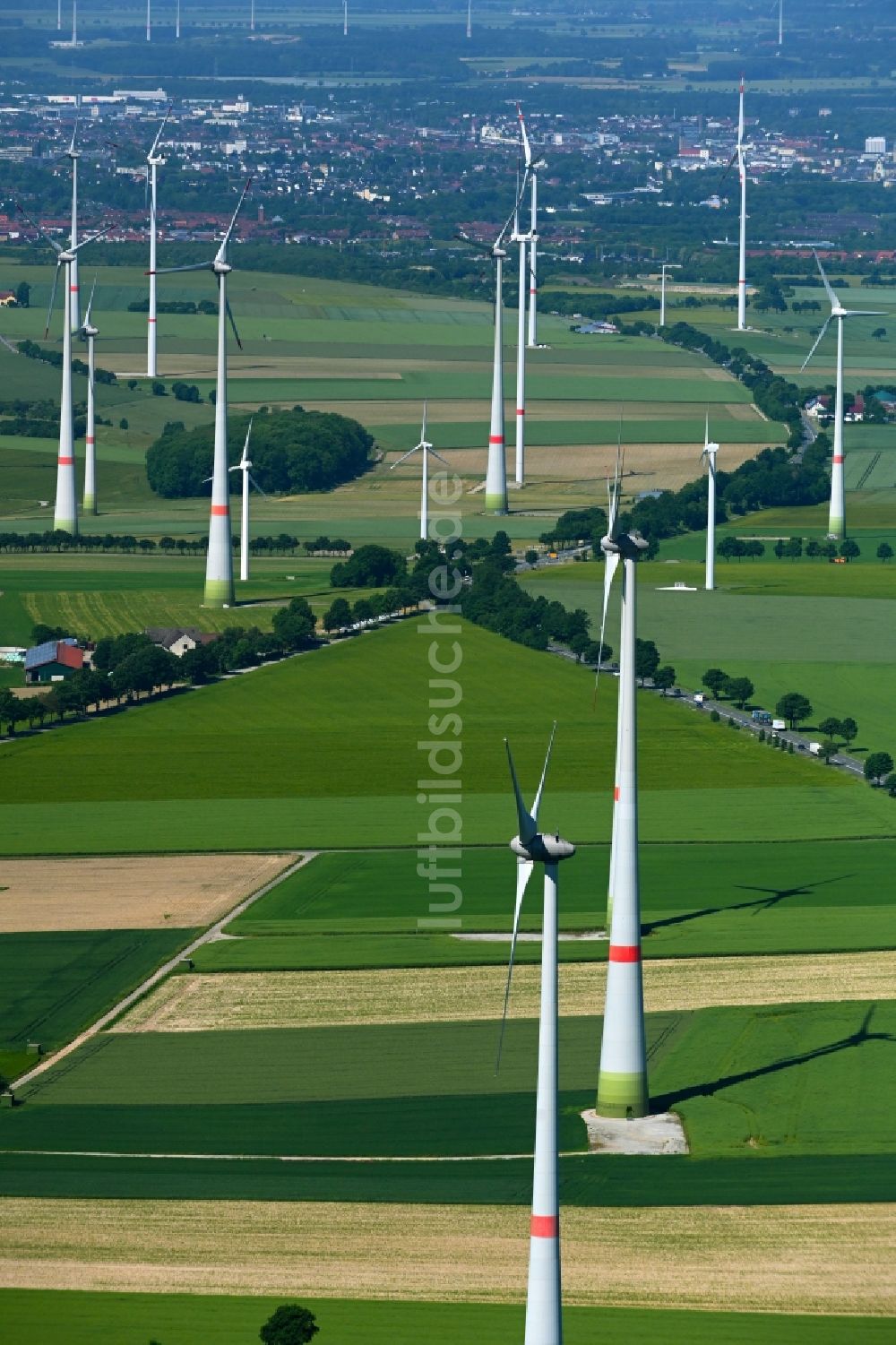 Luftbild Altenbeken - Windenergieanlagen (WEA) auf einem Feld in Altenbeken im Bundesland Nordrhein-Westfalen, Deutschland