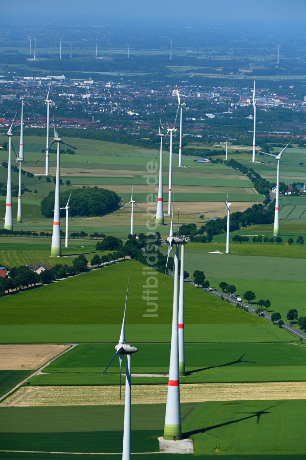 Luftaufnahme Altenbeken - Windenergieanlagen (WEA) auf einem Feld in Altenbeken im Bundesland Nordrhein-Westfalen, Deutschland