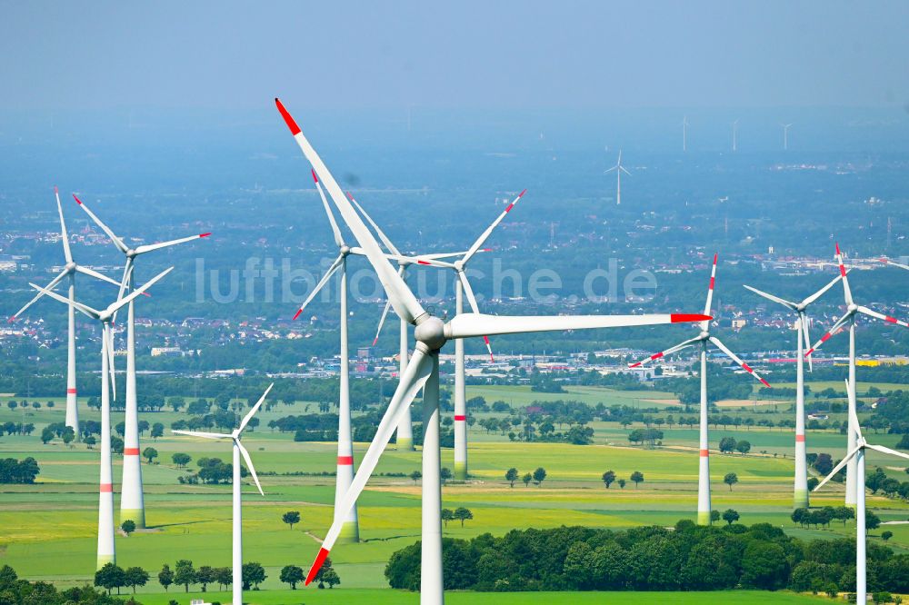 Luftbild Altenbeken - Windenergieanlagen (WEA) auf einem Feld in Altenbeken im Bundesland Nordrhein-Westfalen, Deutschland