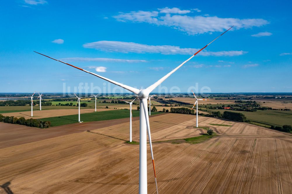 Bliesdorf von oben - Windenergieanlagen (WEA) auf einem Feld in Bliesdorf im Bundesland Brandenburg, Deutschland