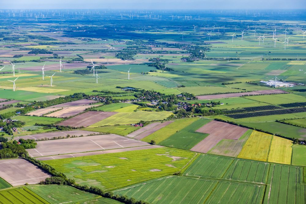 Bosbüll von oben - Windenergieanlagen (WEA) auf einem Feld in Bosbüll im Bundesland Schleswig-Holstein, Deutschland