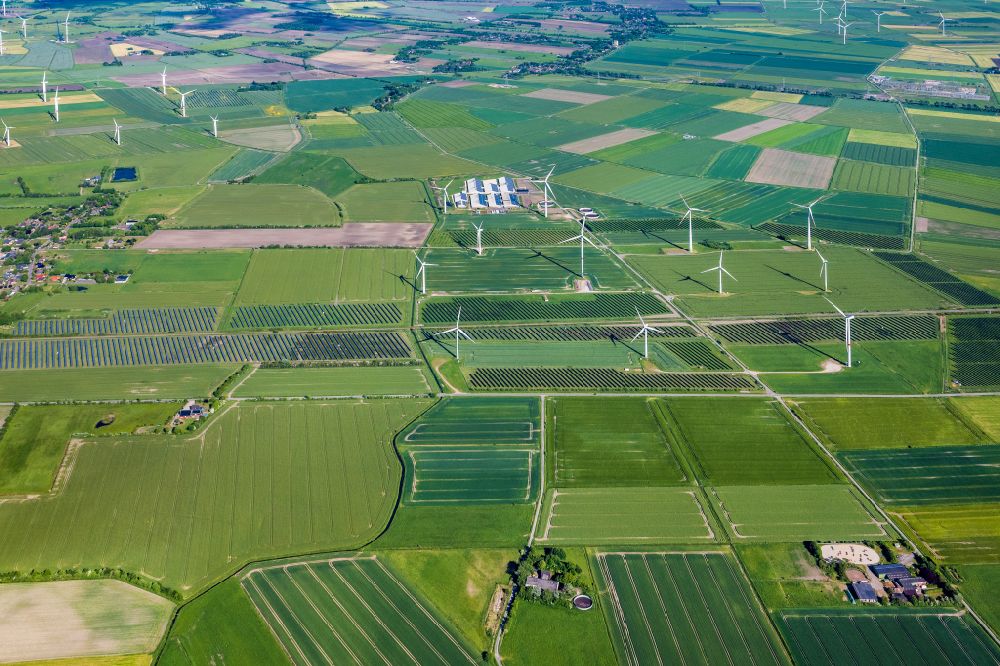 Luftbild Bosbüll - Windenergieanlagen (WEA) auf einem Feld in Bosbüll im Bundesland Schleswig-Holstein, Deutschland