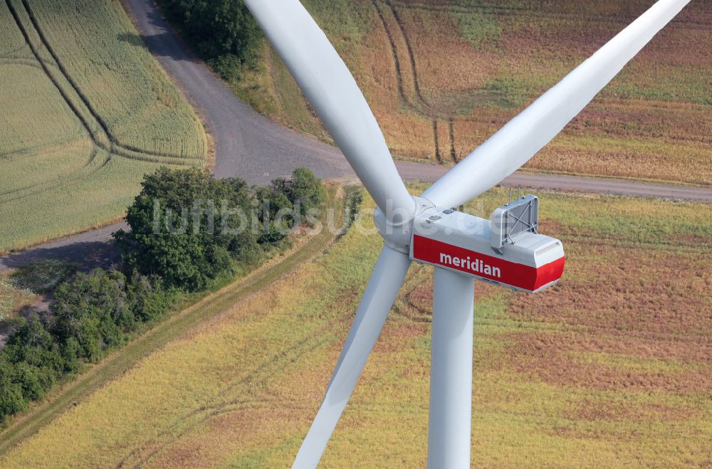 Bucha aus der Vogelperspektive: Windenergieanlagen (WEA) auf einem Feld in Bucha im Bundesland Thüringen, Deutschland
