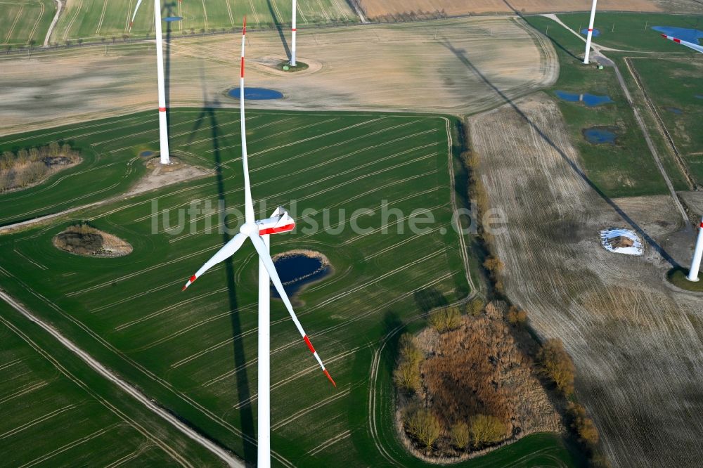 Luftbild Gollmitz - Windenergieanlagen (WEA) auf einem Feld in Gollmitz im Bundesland Brandenburg, Deutschland
