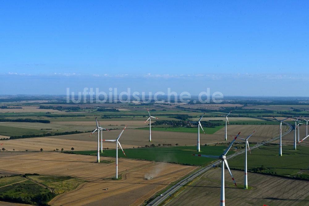 Luftbild Grapzow - Windenergieanlagen (WEA) auf einem Feld in Grapzow im Bundesland Mecklenburg-Vorpommern, Deutschland