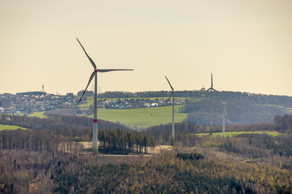 Luftbild Hohenlimburg - Windenergieanlagen (WEA) auf einem Feld in Hohenlimburg im Bundesland Nordrhein-Westfalen, Deutschland