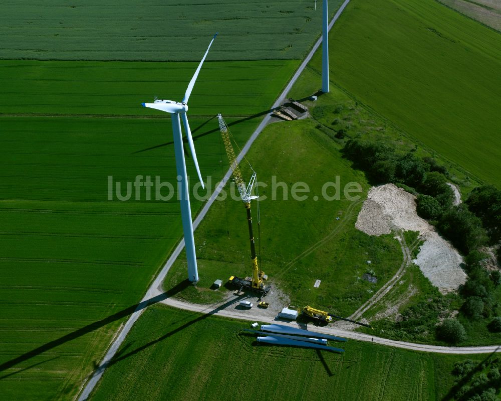 Luftaufnahme Horn - Windenergieanlagen (WEA) auf einem Feld in Horn im Bundesland Rheinland-Pfalz, Deutschland