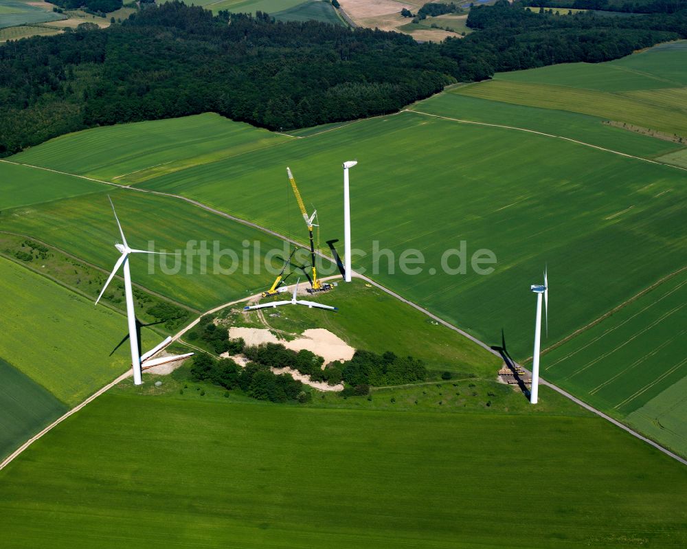 Horn von oben - Windenergieanlagen (WEA) auf einem Feld in Horn im Bundesland Rheinland-Pfalz, Deutschland