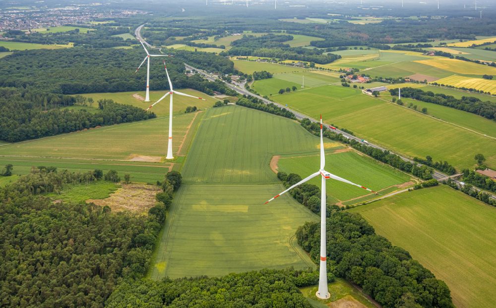 Lavesum aus der Vogelperspektive: Windenergieanlagen (WEA) auf einem Feld in Lavesum im Bundesland Nordrhein-Westfalen, Deutschland