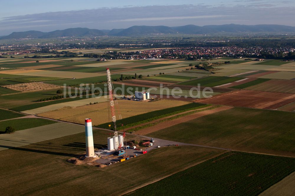 Ottersheim bei Landau von oben - Windenergieanlagen (WEA) auf einem Feld in Ottersheim bei Landau im Bundesland Rheinland-Pfalz, Deutschland