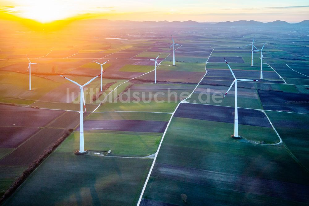 Luftbild Ottersheim bei Landau - Windenergieanlagen (WEA) auf einem Feld in Ottersheim bei Landau im Bundesland Rheinland-Pfalz, Deutschland