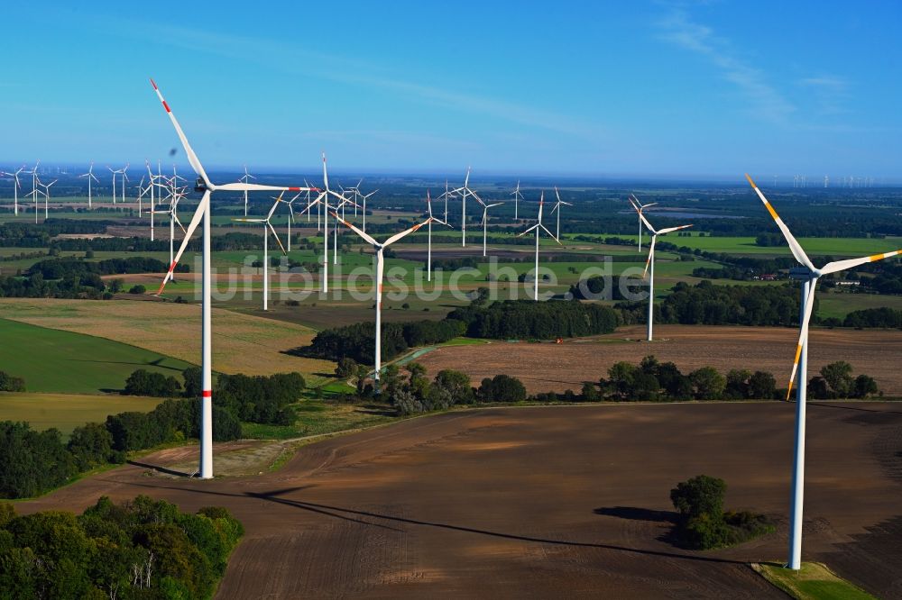 Luftaufnahme Porep - Windenergieanlagen (WEA) auf einem Feld in Porep im Bundesland Brandenburg, Deutschland
