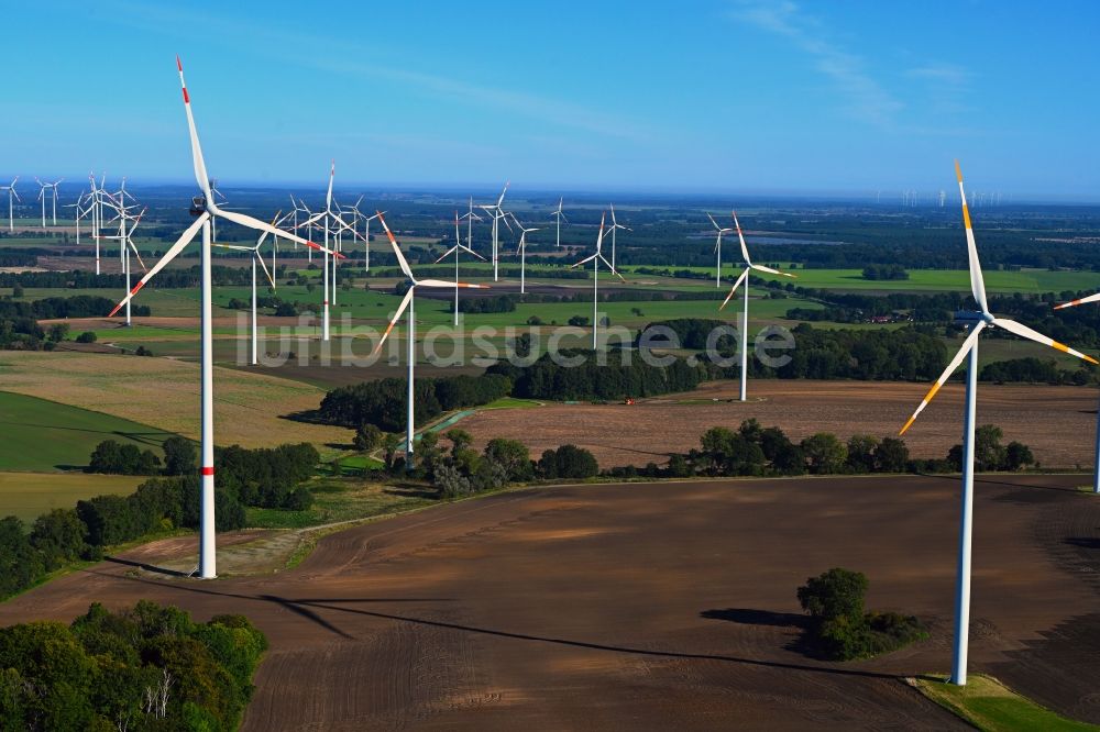 Porep von oben - Windenergieanlagen (WEA) auf einem Feld in Porep im Bundesland Brandenburg, Deutschland