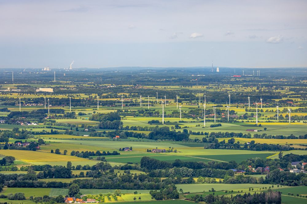 Luftaufnahme Schwefe - Windenergieanlagen (WEA) auf einem Feld in Schwefe im Bundesland Nordrhein-Westfalen, Deutschland