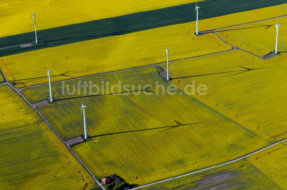 Luftbild Kerspleben - Windenergieanlagen (WEA) auf einem Rapsfeld in Kerspleben im Bundesland Thüringen, Deutschland