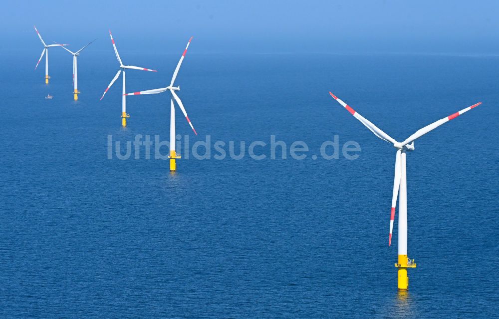 Luftbild Zingst - Windenergieanlagen (WEA) des Offshore-Windpark EnBW Baltic 1 auf der Wasseroberfläche der Ostsee in Zingst im Bundesland Mecklenburg-Vorpommern, Deutschland