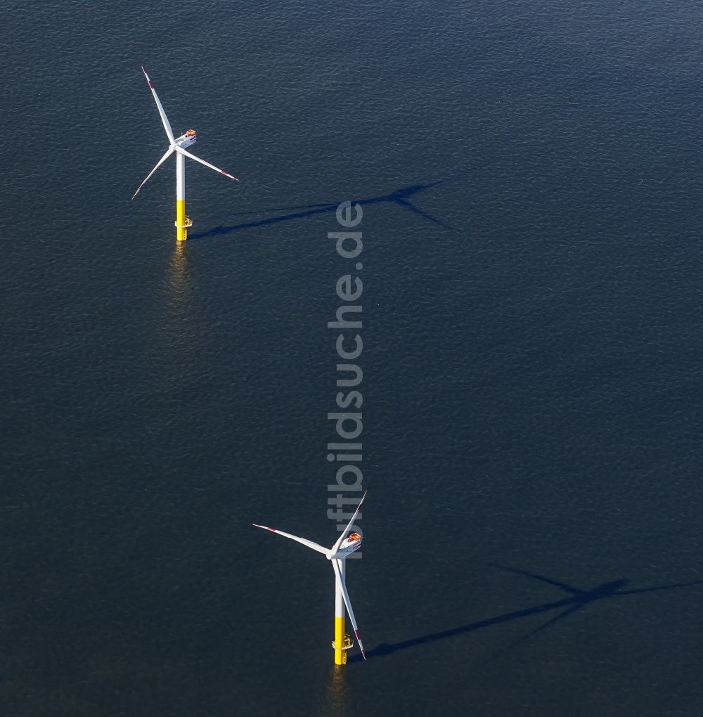 Luftbild Nordergründe - Windenergieanlagen (WEA) des Offshore-Windpark auf der Wasseroberfläche der Nordsee in Nordergründe im Bundesland Niedersachsen, Deutschland