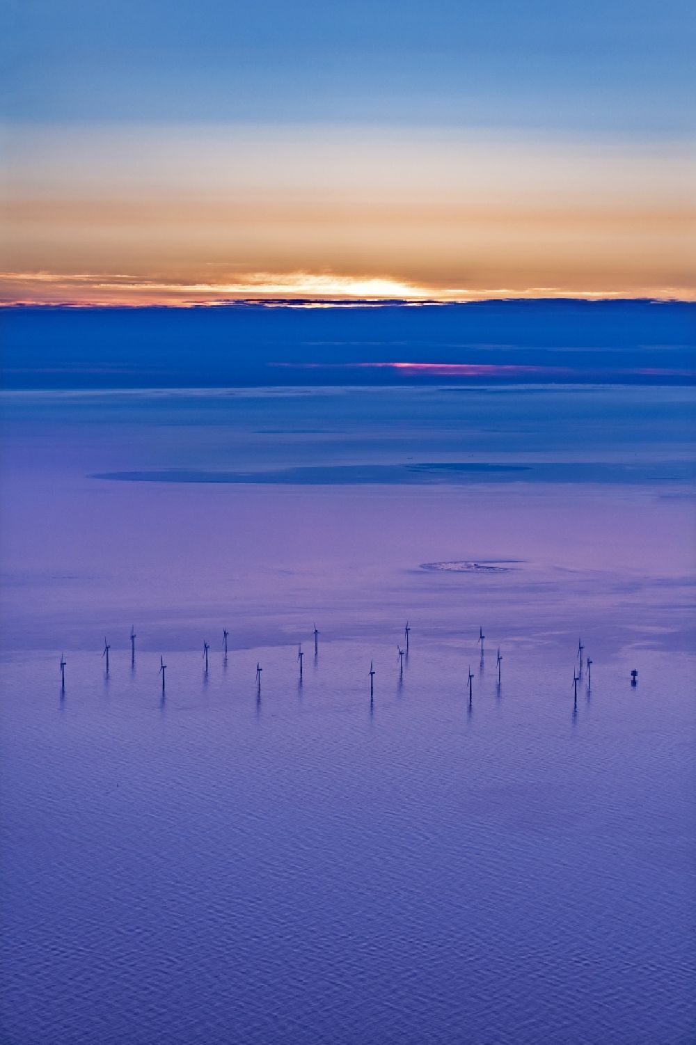 Nordergründe von oben - Windenergieanlagen (WEA) des Offshore-Windpark auf der Wasseroberfläche der Nordsee in Nordergründe im Bundesland Niedersachsen, Deutschland