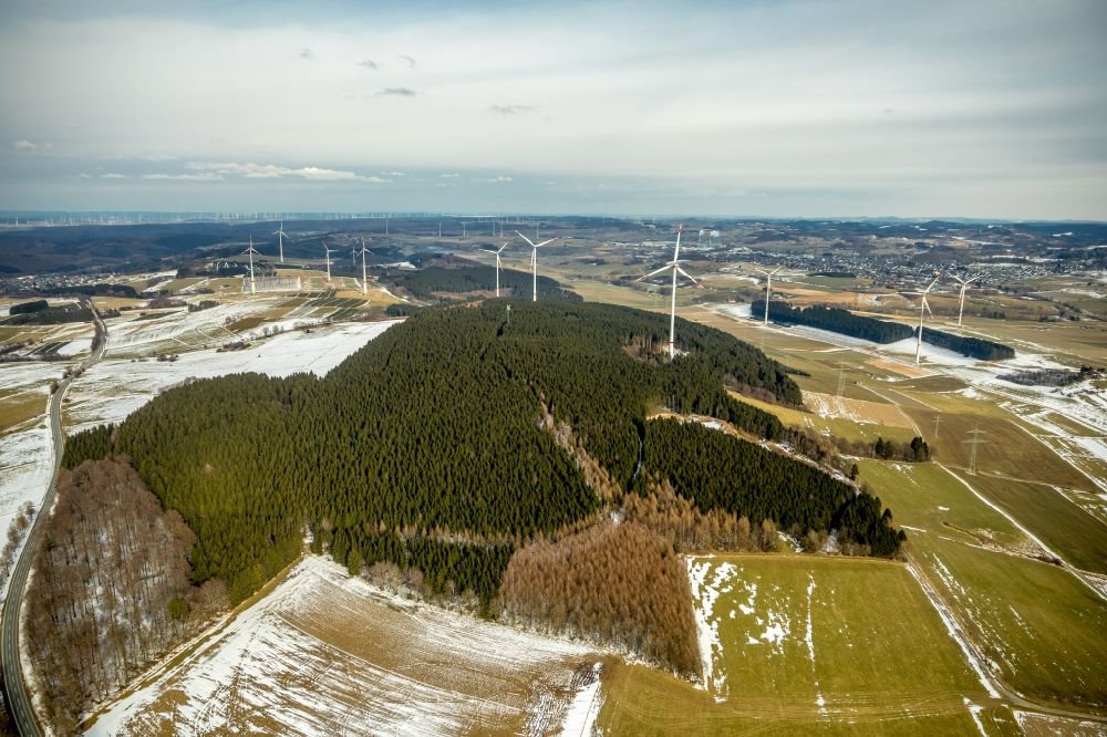 Luftaufnahme Altenbüren - Windenergieanlagen (WEA) - Windrad- auf einem Feld in Altenbüren im Bundesland Nordrhein-Westfalen, Deutschland