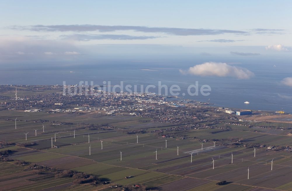 Luftaufnahme Cuxhaven - Windenergieanlagen (WEA) - Windrad - auf einem Feld in Cuxhaven im Bundesland Niedersachsen