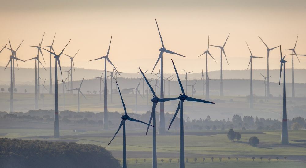 Luftaufnahme Dahl - Windenergieanlagen (WEA) - Windrad- auf einem Feld in Dahl im Bundesland Nordrhein-Westfalen, Deutschland