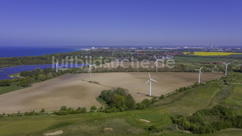 Diedrichshagen aus der Vogelperspektive: Windenergieanlagen (WEA) - Windrad- auf einem Feld in Diedrichshagen im Bundesland Mecklenburg-Vorpommern, Deutschland