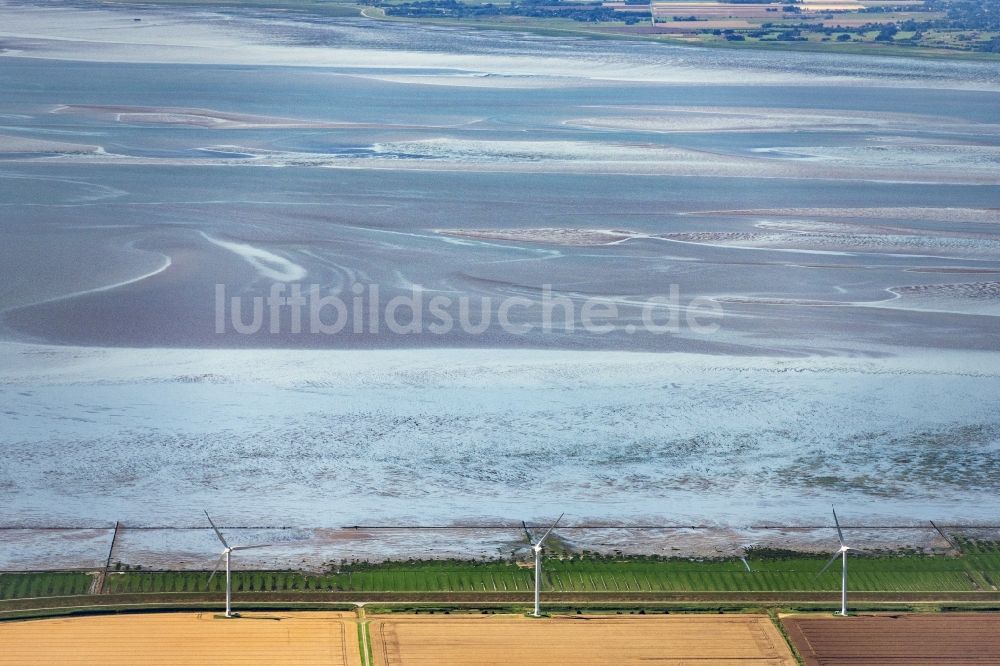 Luftaufnahme Friedrich-Wilhelm-Lübke-Koog - Windenergieanlagen (WEA) - Windrad- auf einem Feld in Friedrich-Wilhelm-Lübke-Koog im Bundesland Schleswig-Holstein, Deutschland