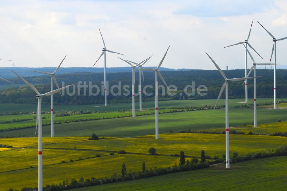 Großenehrich von oben - Windenergieanlagen (WEA) - Windrad- auf einem Feld in Großenehrich im Bundesland Thüringen, Deutschland