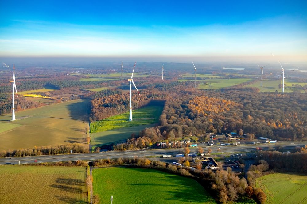 Haltern am See von oben - Windenergieanlagen (WEA) - Windrad- auf einem Feld in Haltern am See im Bundesland Nordrhein-Westfalen, Deutschland